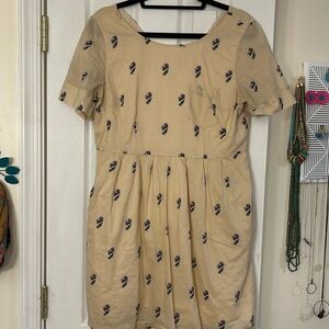 Off white with flower detail, break pocket and front pockets